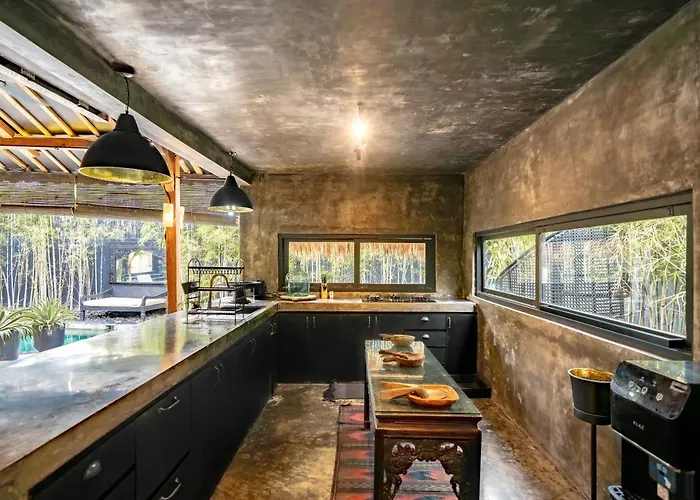Black Serpent 3br With Jacuzzi In Villa Uluwatu