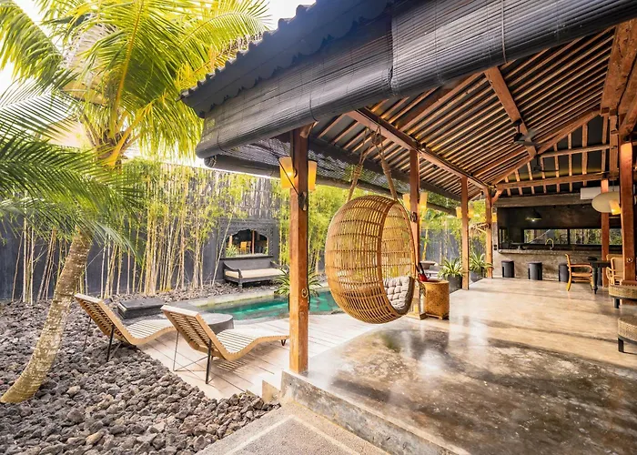 Black Serpent 3br With Jacuzzi In Villa *