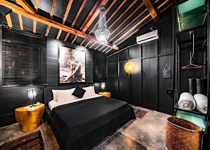 Black Serpent 3br With Jacuzzi In 别墅