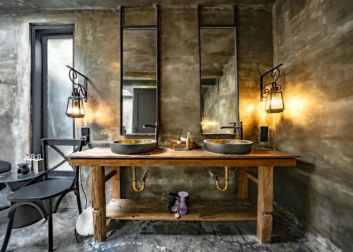 Black Serpent 3br With Jacuzzi In 别墅