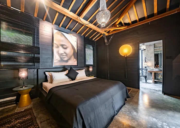 Black Serpent 3br With Jacuzzi In * Uluwatu