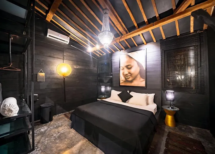 Black Serpent 3br With Jacuzzi In 乌鲁瓦图