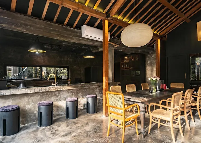 Black Serpent 3br With Jacuzzi In * Uluwatu