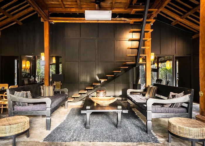 Black Serpent 3br With Jacuzzi In 别墅