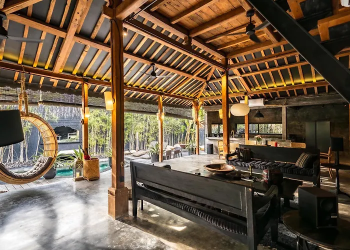 Black Serpent 3br With Jacuzzi In 乌鲁瓦图