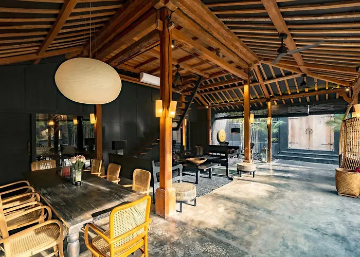 Black Serpent 3br With Jacuzzi In Villa Uluwatu